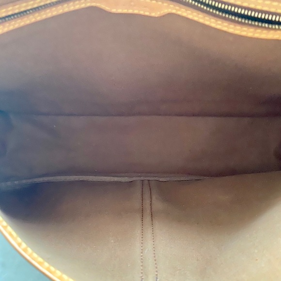 LOUIS VUITTON MESSENGER BAG - Picture 9 of 13